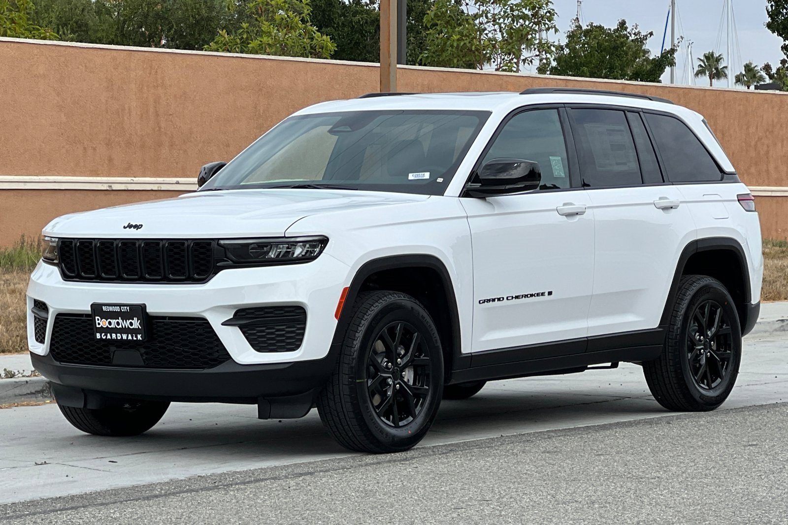 New 2025 Jeep Grand Cherokee Altitude image 8