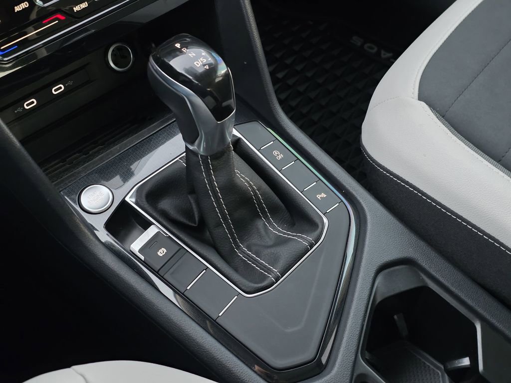 Used 2025 Volkswagen Taos SE image 16