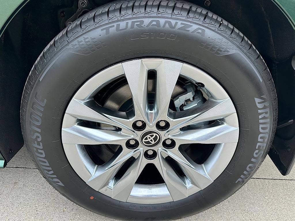 New 2026 Toyota Sienna XLE AWD/4WD image 10