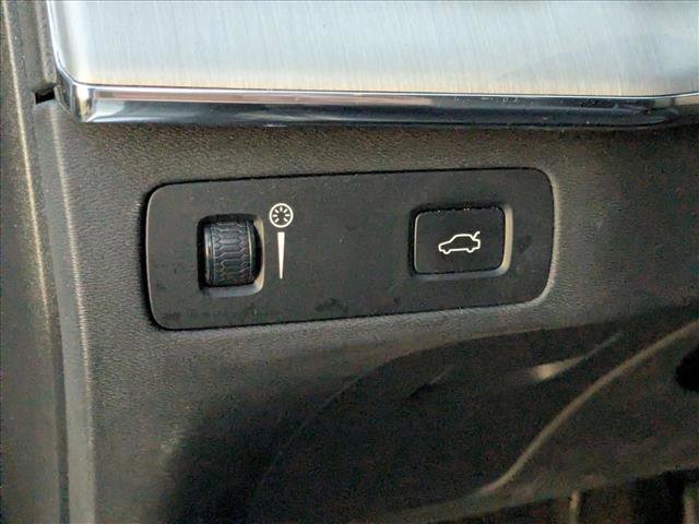Used 2021 Volvo XC90 T5 Momentum w/ Climate Package image 11