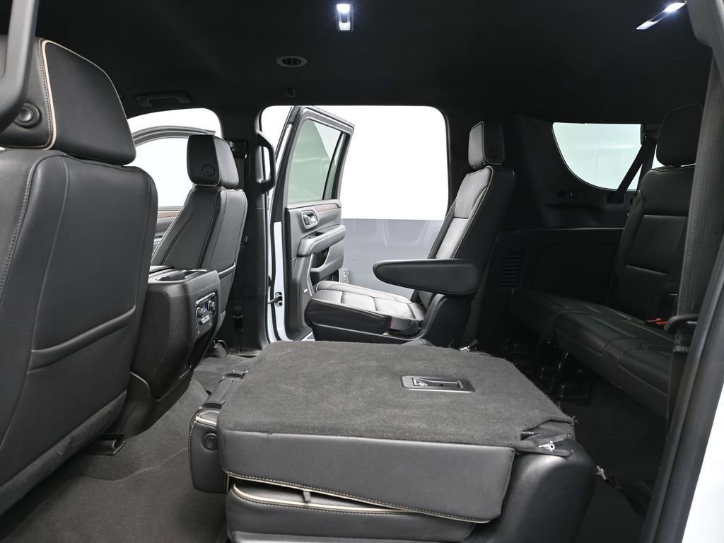 Used 2023 Chevrolet Suburban Premier image 45
