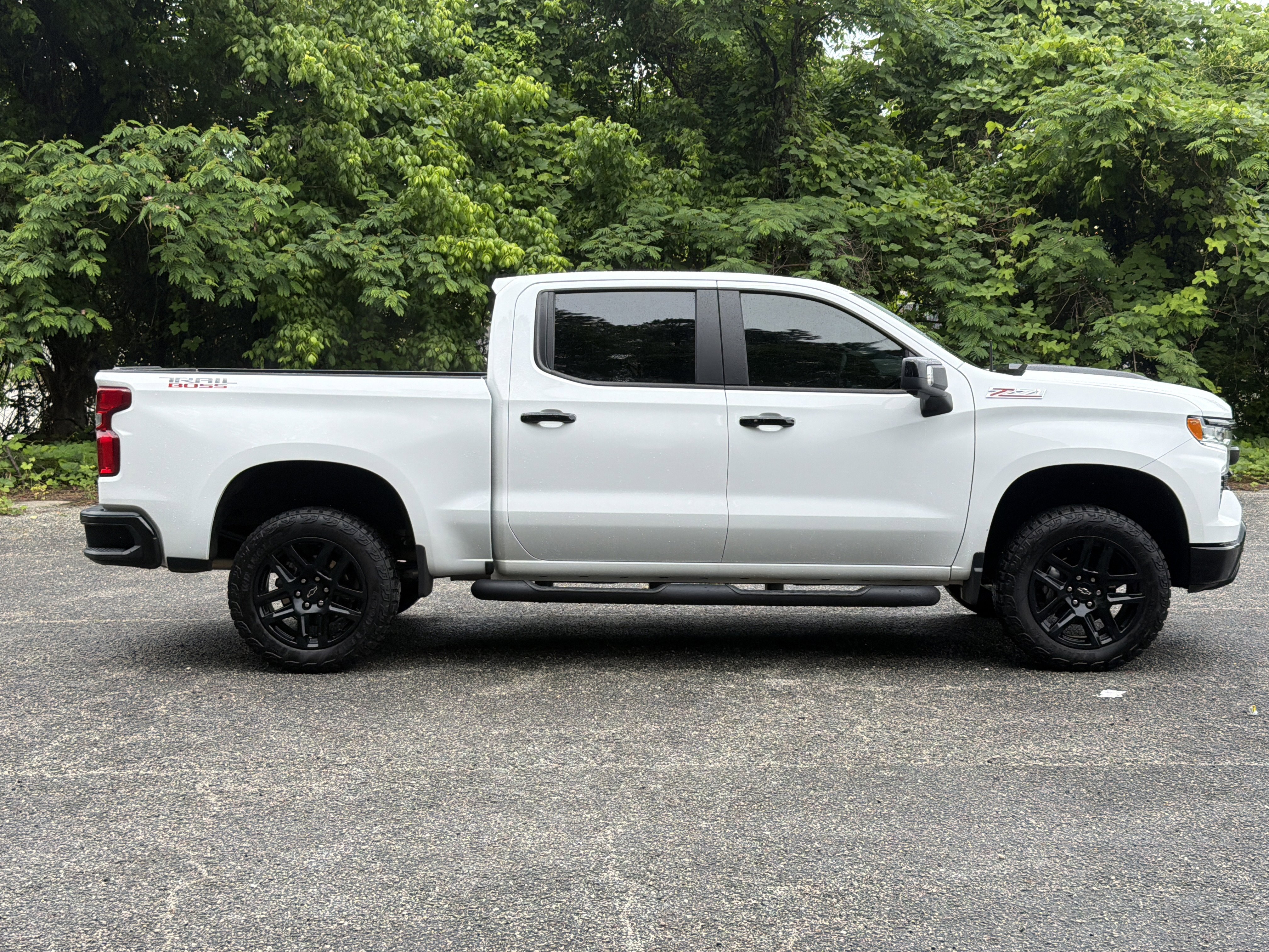 Used 2025 Chevrolet Silverado 1500 LT Trail Boss w/ LT Trail Boss Premium Package AWD/4WD image 2