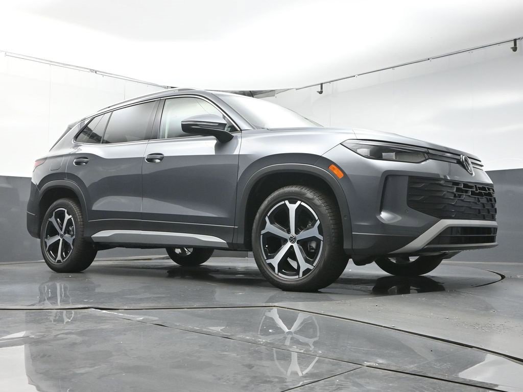 New 2025 Volkswagen Tiguan SE image 44