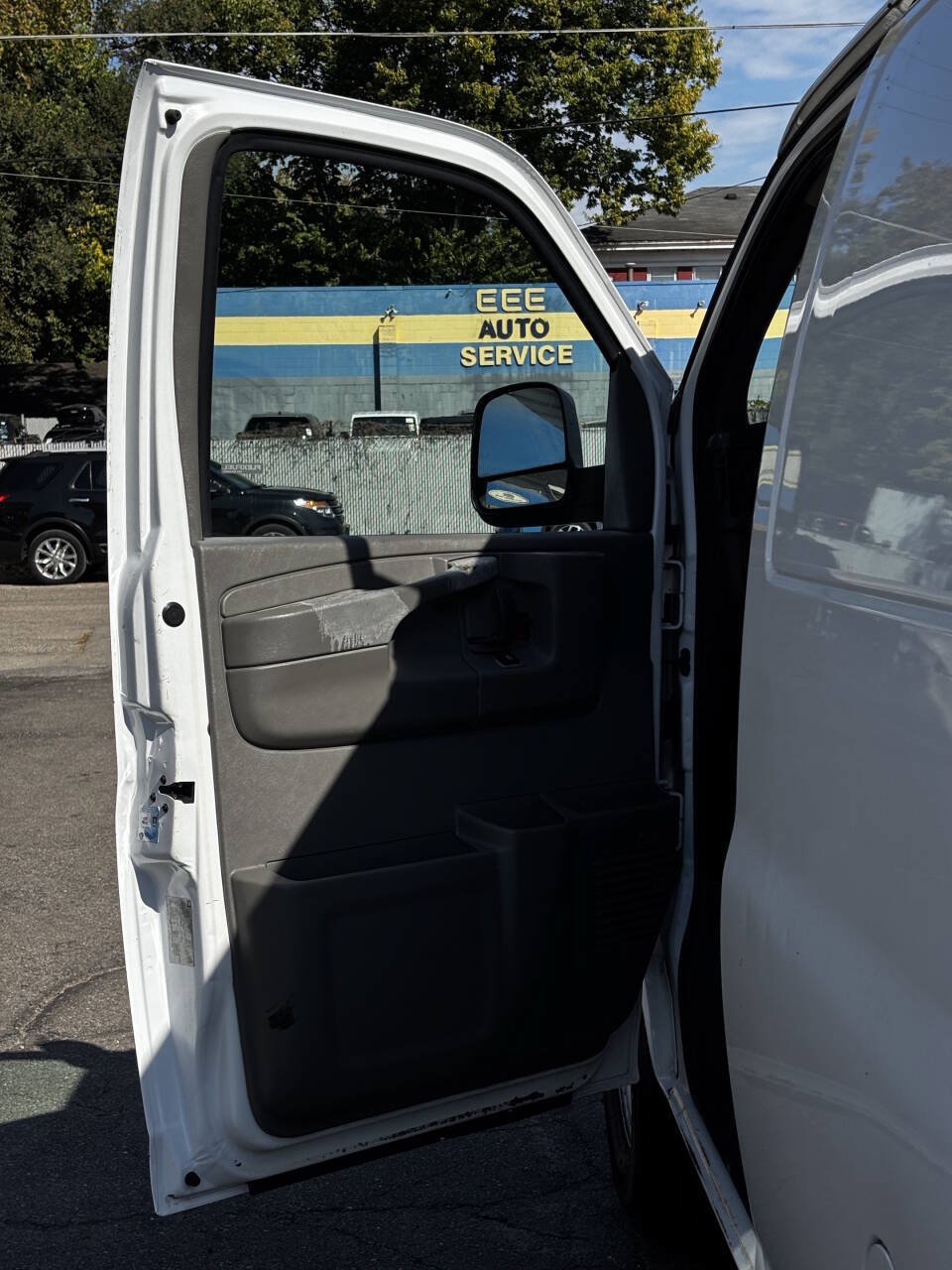 Used 2014 GMC Savana 3500 RWD image 9