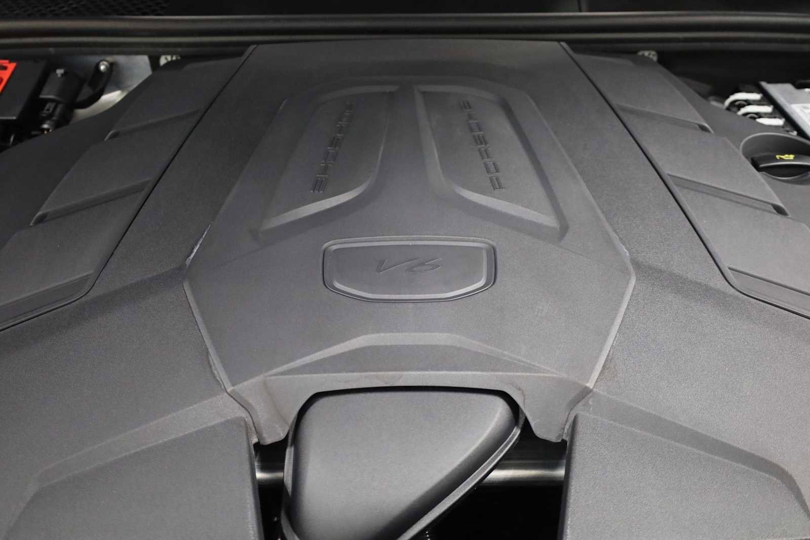 Certified 2024 Porsche Cayenne AWD/4WD image 37