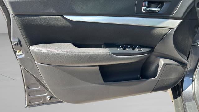 Used 2013 Subaru Outback 2.5i Premium AWD/4WD image 9