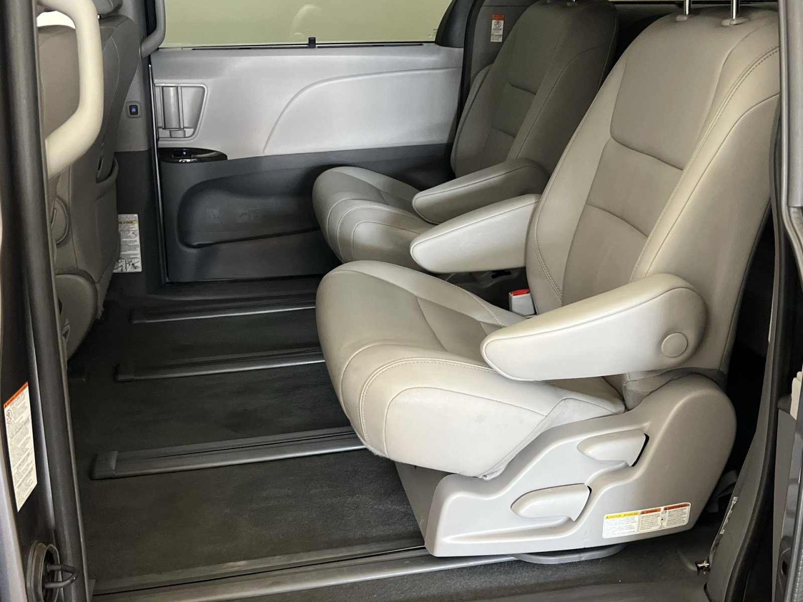 Used 2019 Toyota Sienna XLE w/ XLE Navigation Package image 23