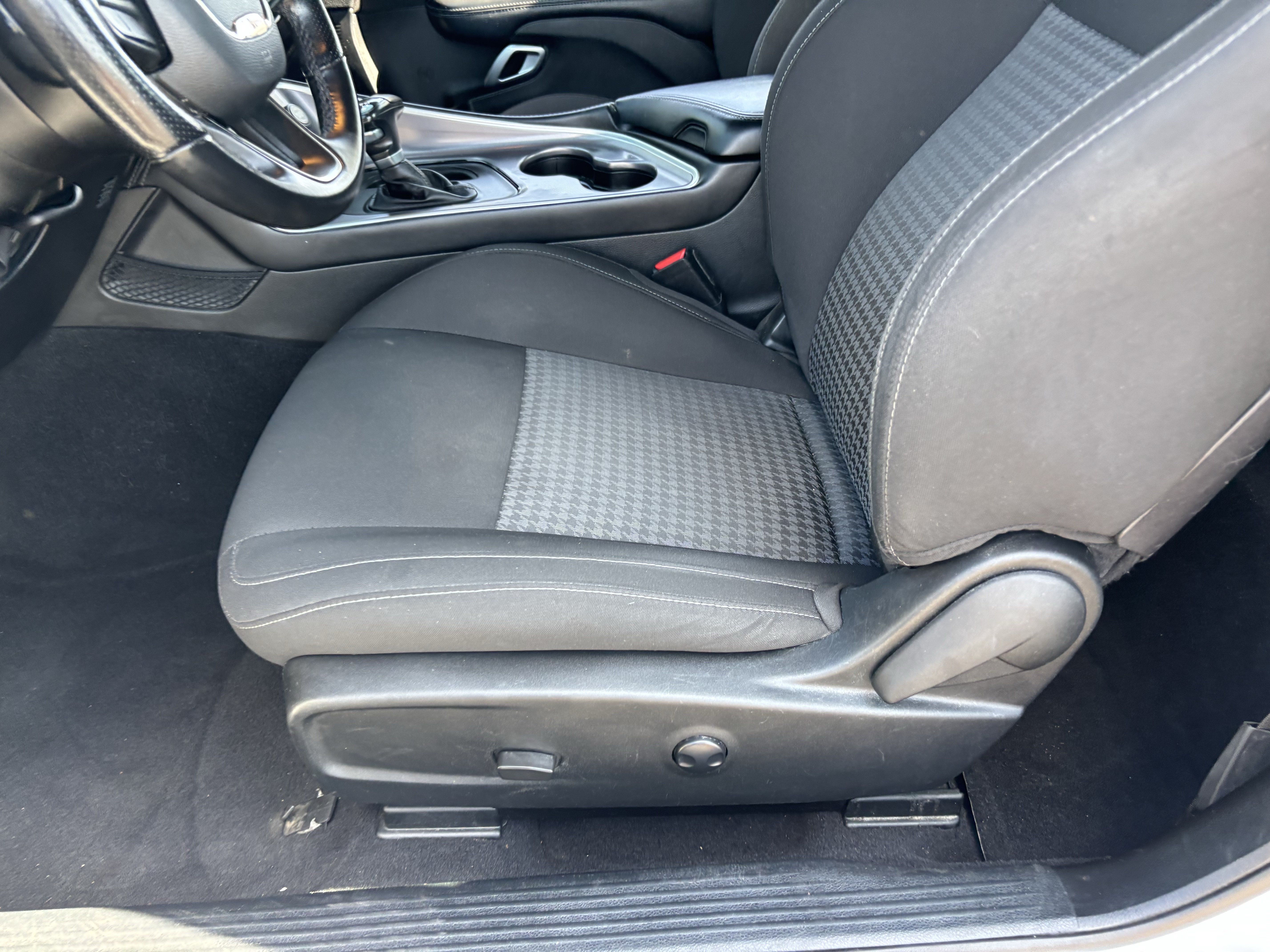 Used 2022 Dodge Challenger GT RWD image 18