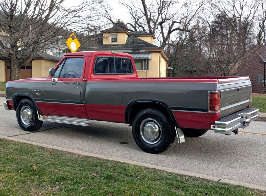 Used 1992 Dodge D/W Truck 250 image 3