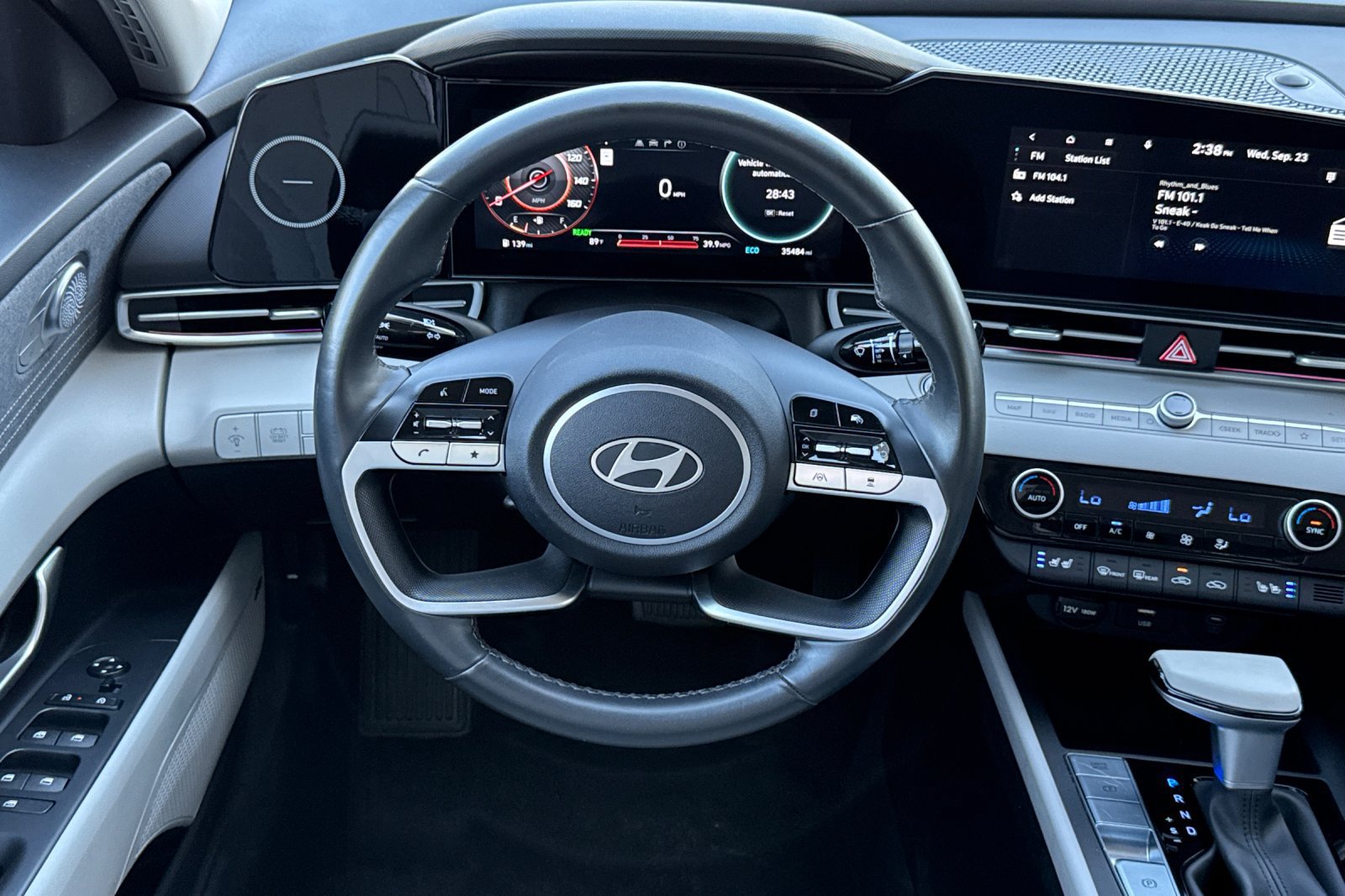 Used 2025 Hyundai Elantra Limited FWD image 14