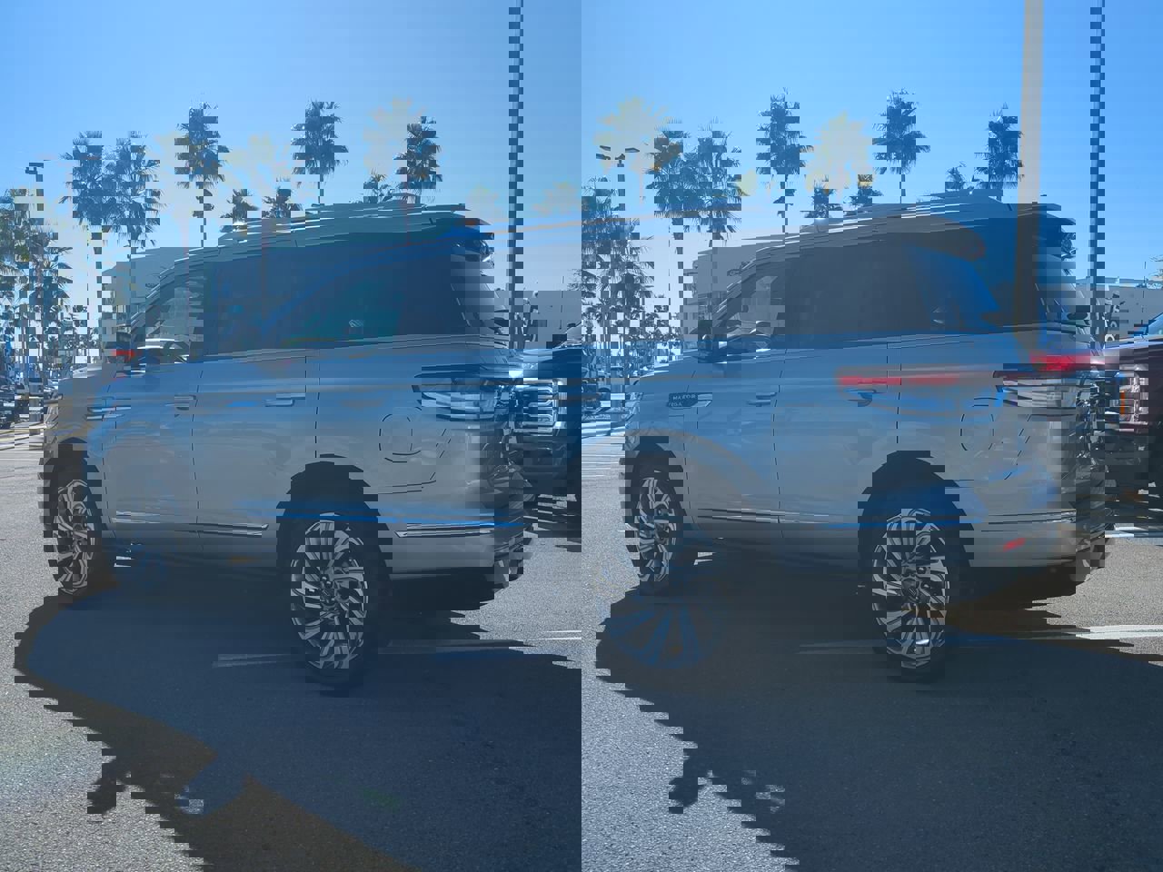 Certified 2023 Lincoln Navigator Reserve image 6