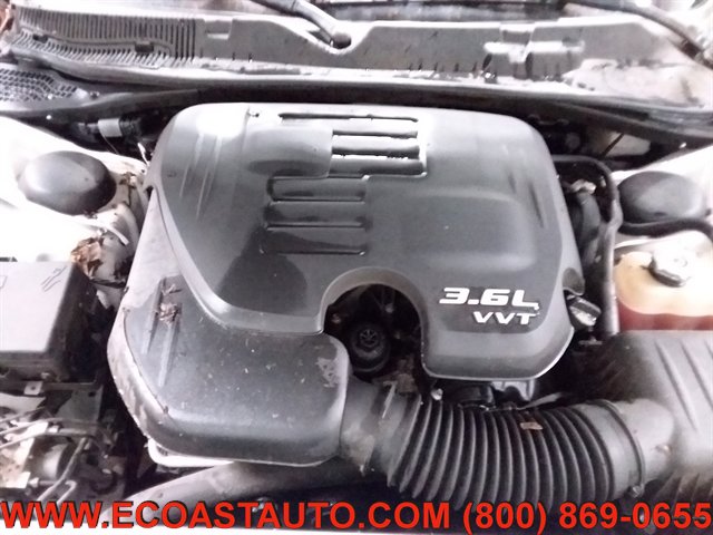 Used 2016 Dodge Challenger SXT image 9