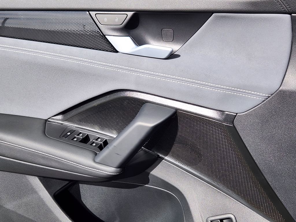 New 2026 Volkswagen Tiguan SE image 13