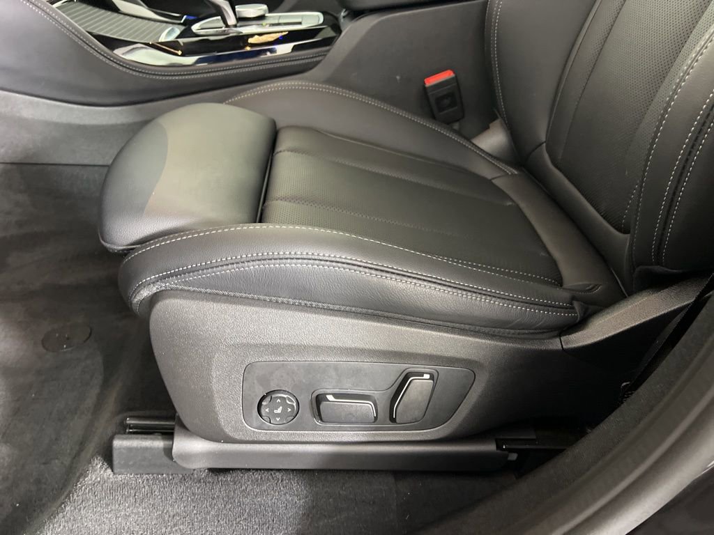 Used 2025 BMW X4 xDrive30i w/ Premium Package image 16