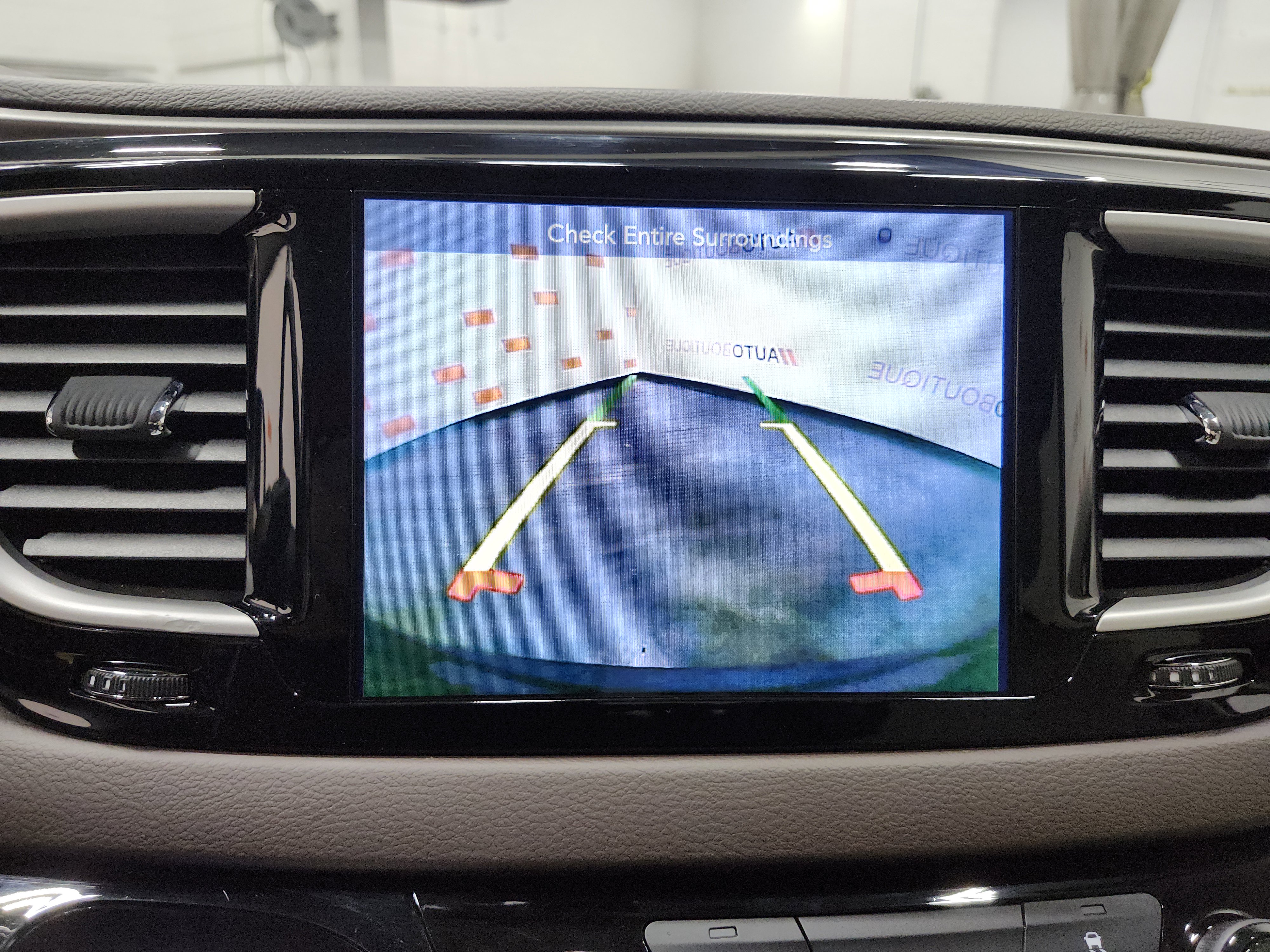 Used 2017 Chrysler Pacifica Touring-L w/ Tire & Wheel Group image 2