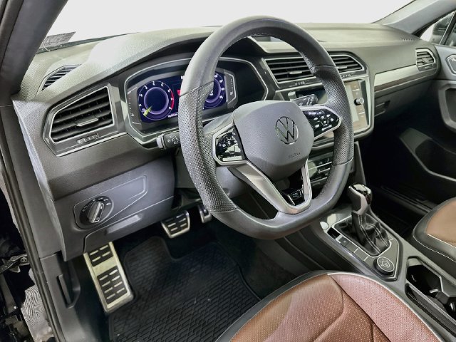 Certified 2024 Volkswagen Tiguan SEL R-Line AWD/4WD image 10