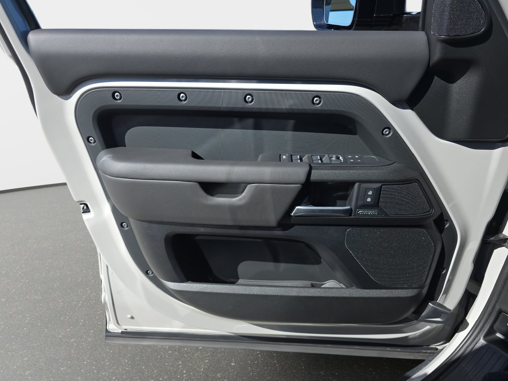New 2026 Land Rover Defender 110 X AWD/4WD image 28