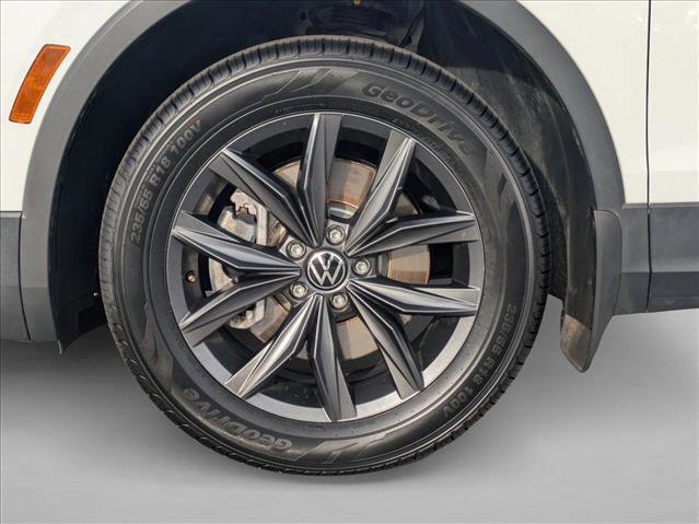 Used 2022 Volkswagen Tiguan SE image 24