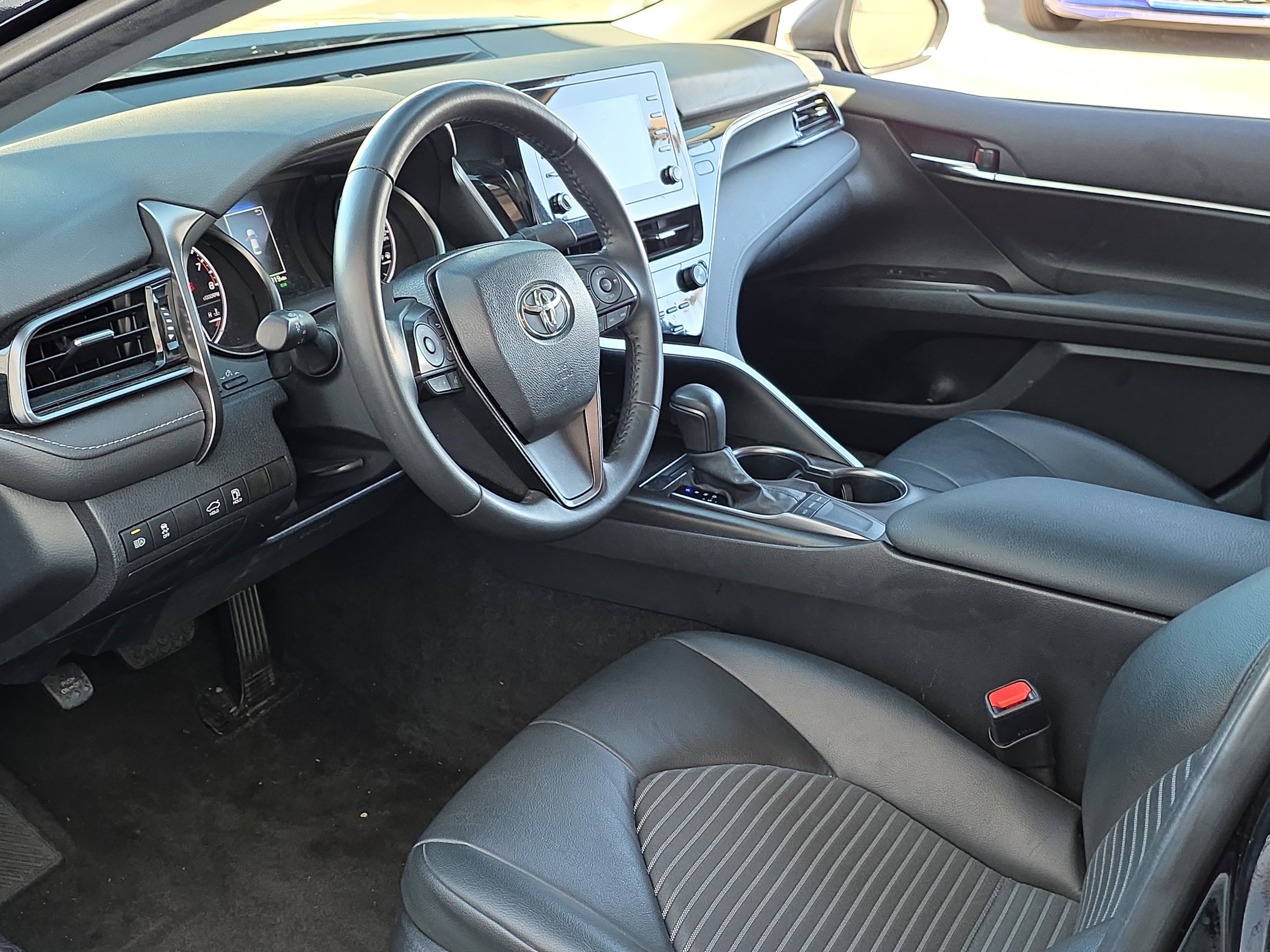 Used 2024 Toyota Camry SE w/ Convenience Package image 11