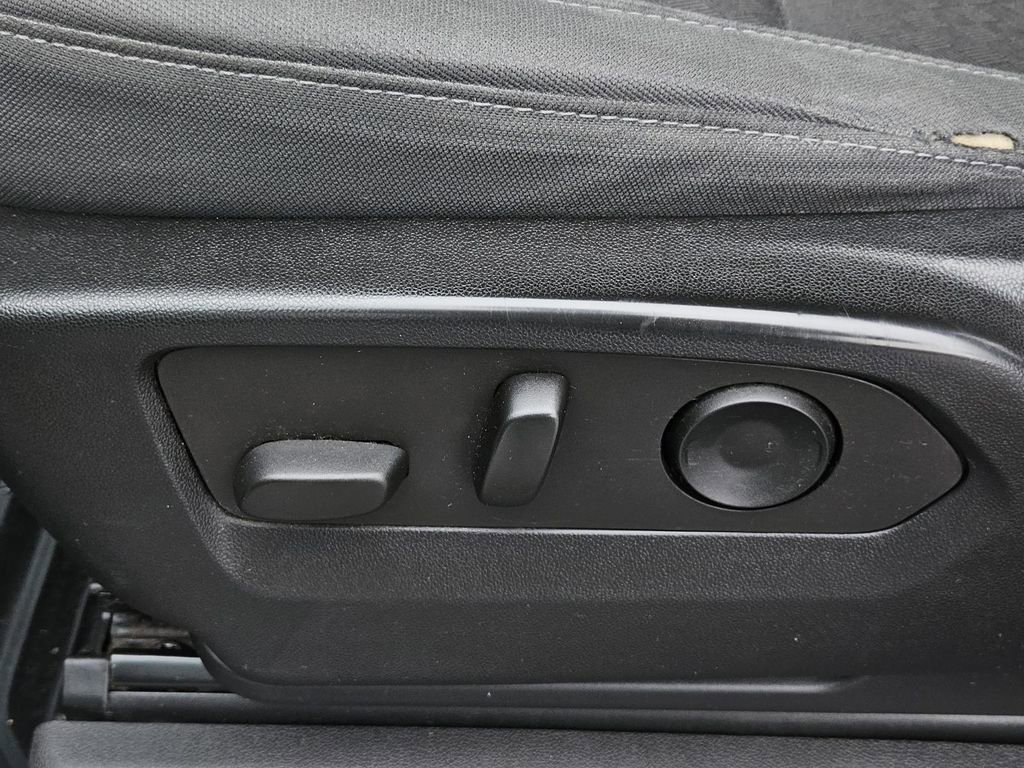 Used 2022 Chevrolet Silverado 1500 Custom image 24