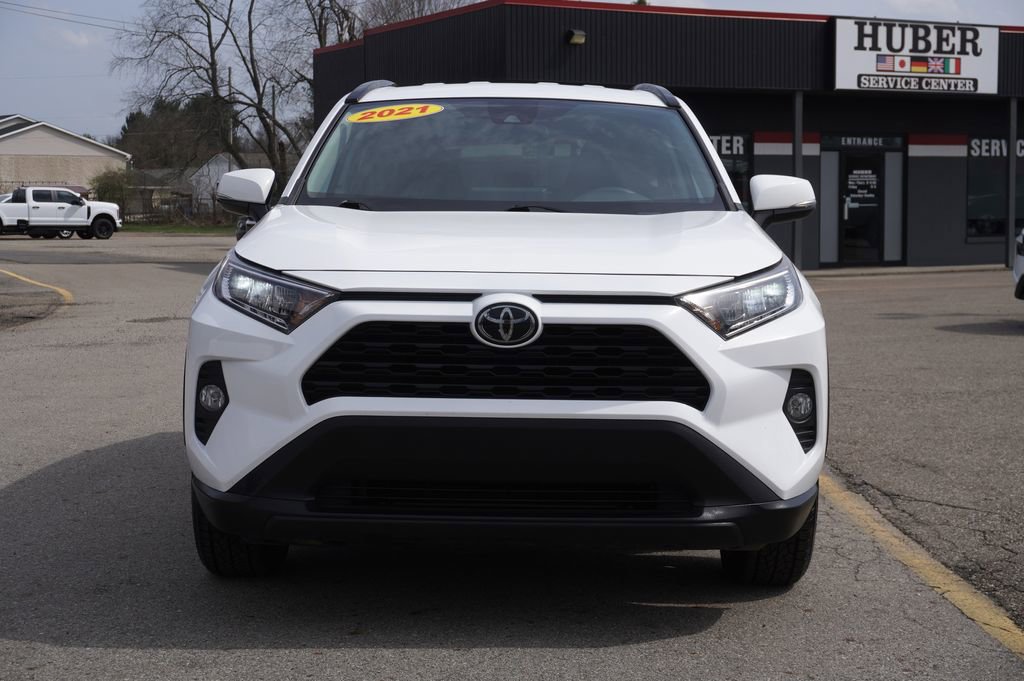 Used 2021 Toyota RAV4 XLE FWD image 2