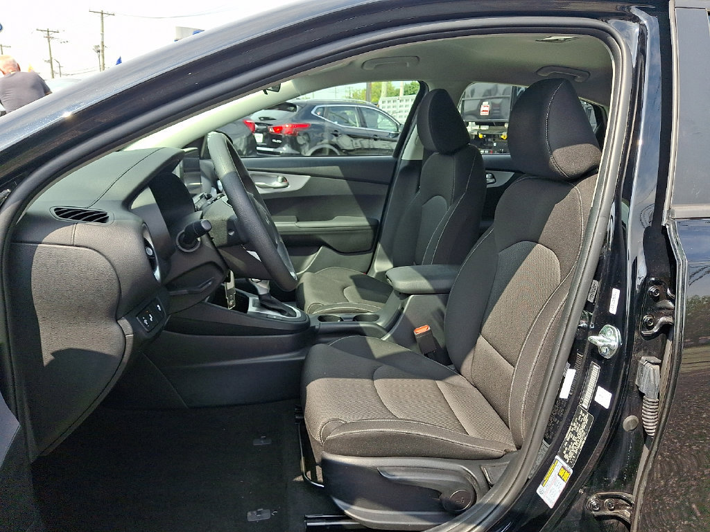 Certified 2024 Kia Forte LXS w/ LXS Technology Package FWD image 16