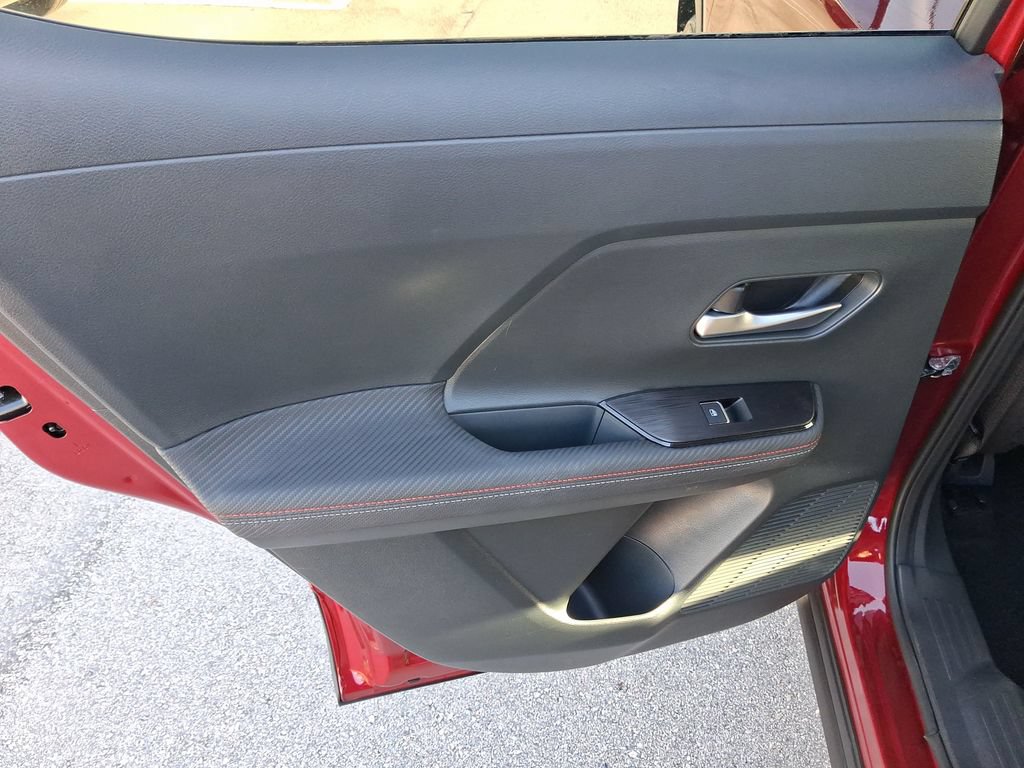 Certified 2025 Nissan Kicks SR FWD image 11