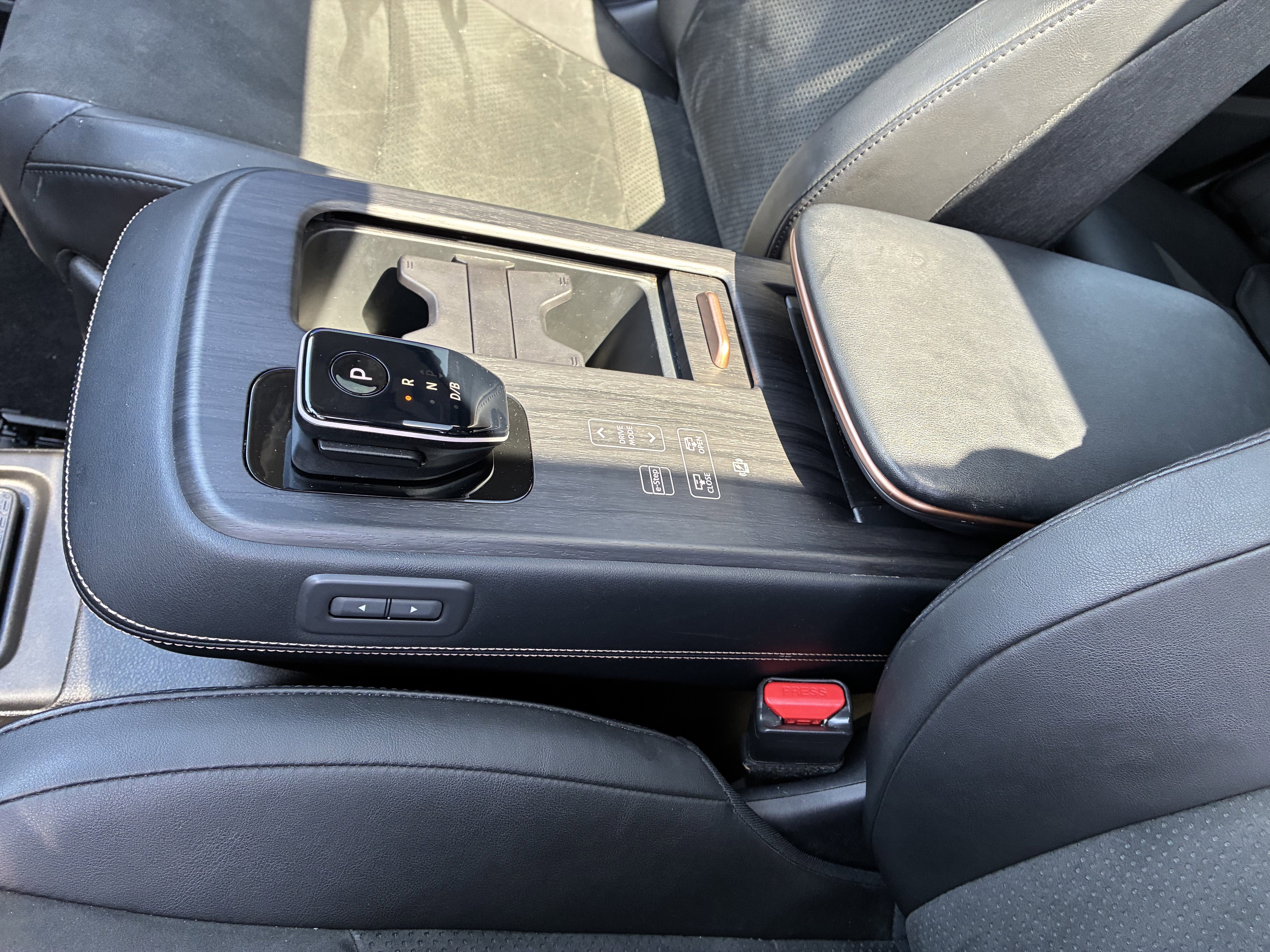 Used 2024 Nissan Ariya AWD image 37