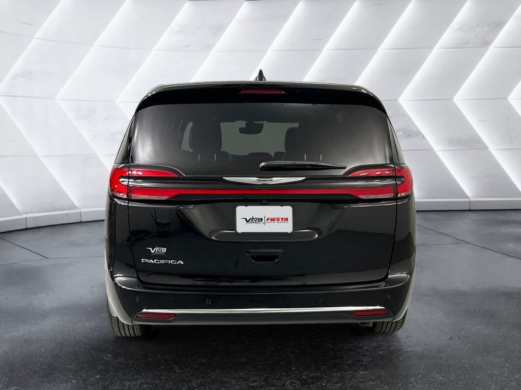 Used 2026 Chrysler Pacifica Select FWD image 5