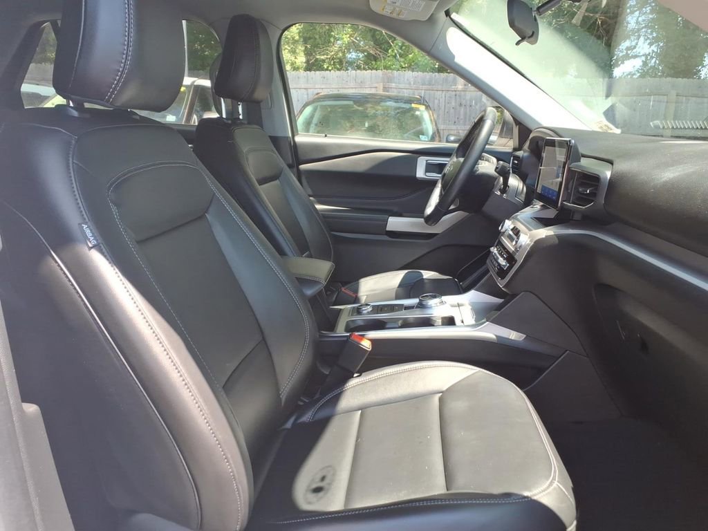 Certified 2023 Ford Explorer XLT w/ Equipment Group 202A AWD/4WD image 10