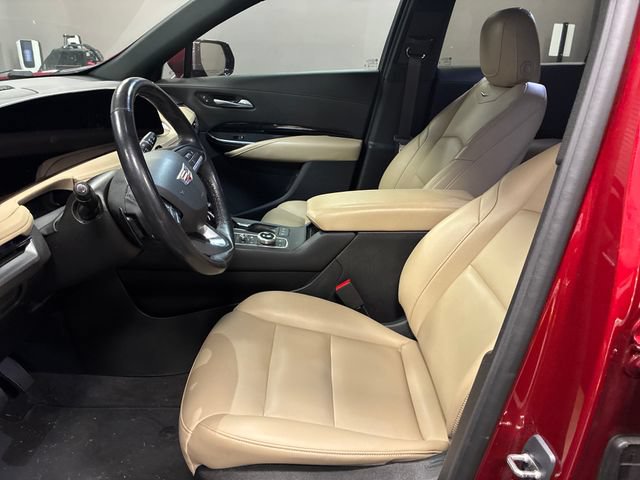 Certified 2024 Cadillac XT4 Luxury w/ Cold Weather Package FWD image 9