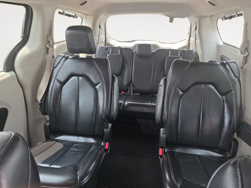 Used 2022 Chrysler Pacifica Touring-L FWD image 13