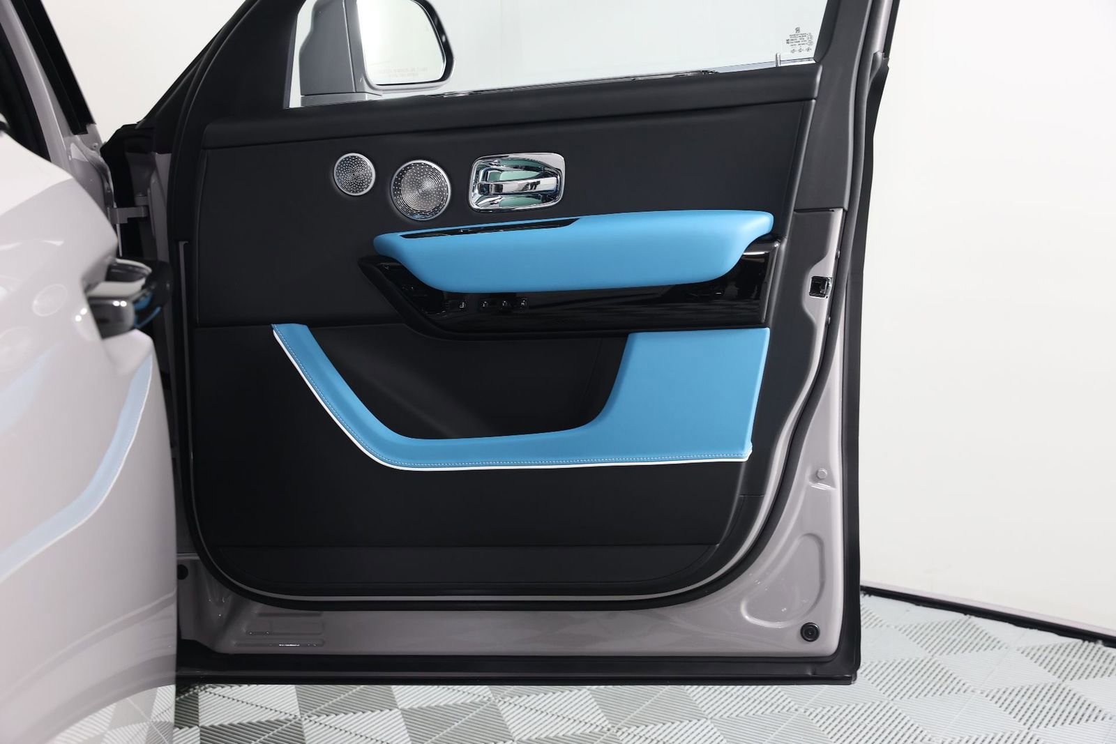 New 2026 Rolls-Royce Cullinan Black Badge image 23