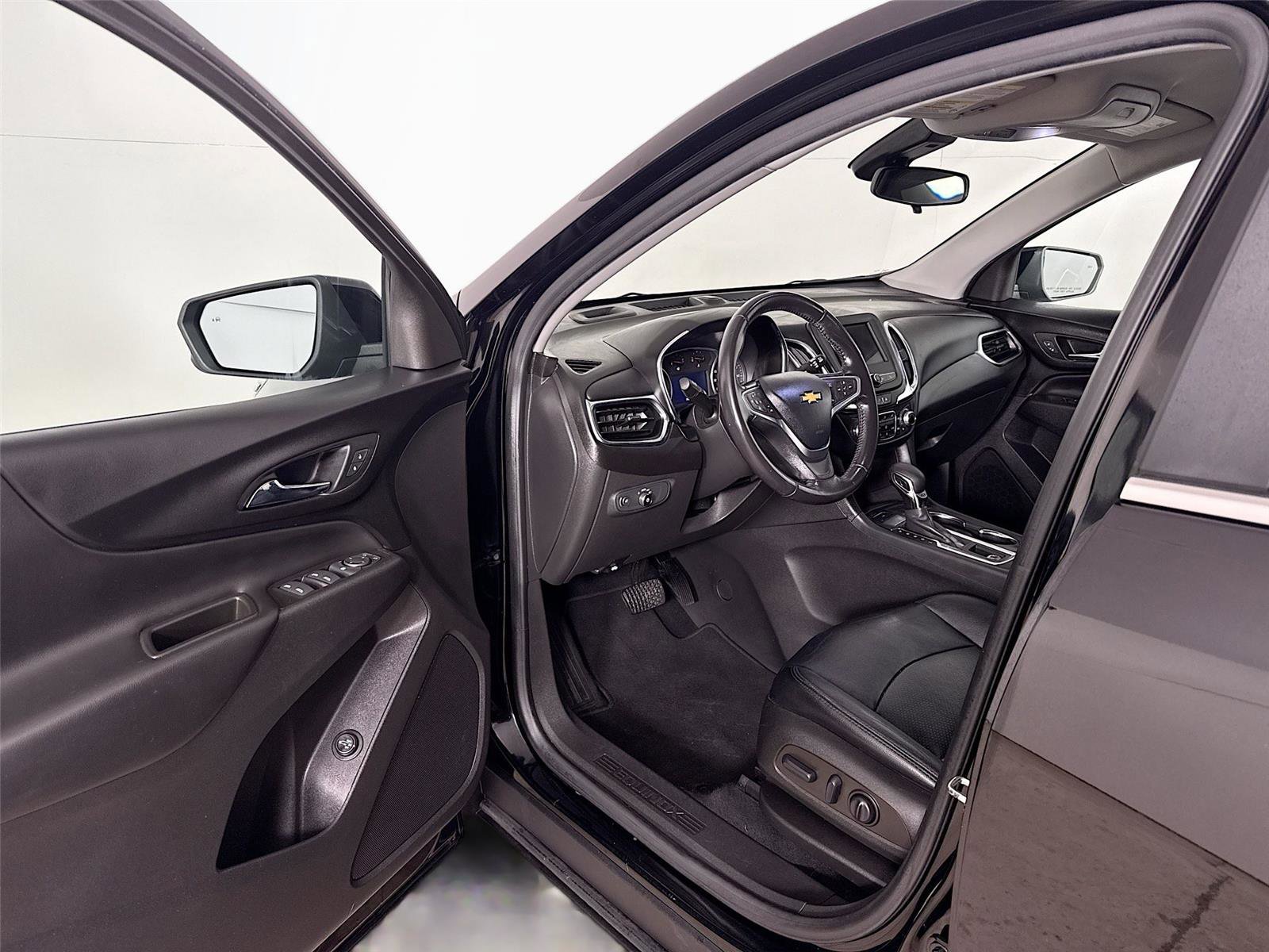 Used 2022 Chevrolet Equinox LT image 3