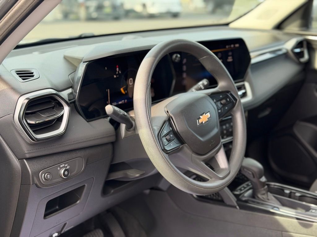 Used 2024 Chevrolet TrailBlazer LT AWD/4WD image 9
