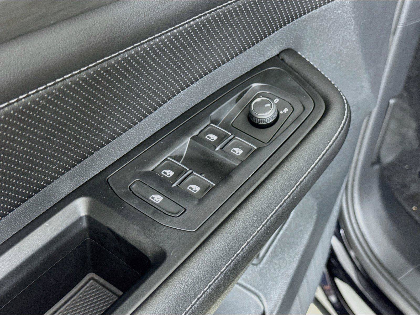 New 2026 Volkswagen Atlas Cross Sport SE FWD image 17