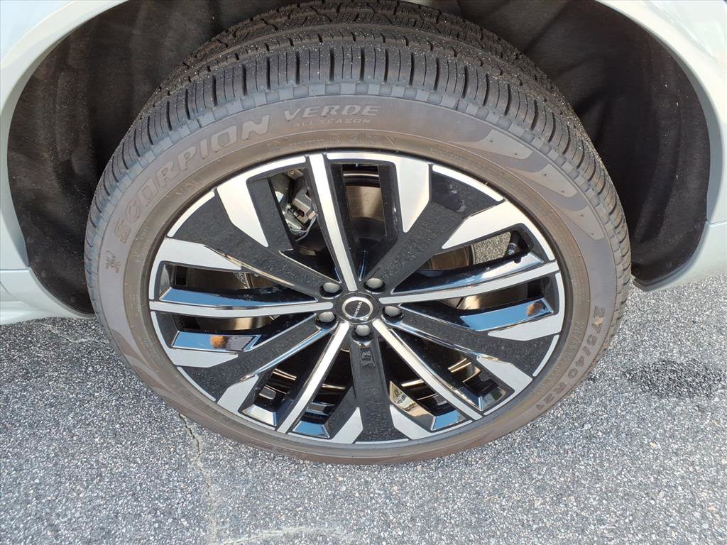 New 2026 Volvo XC90 B6 Plus w/ Protection Package Premier image 7