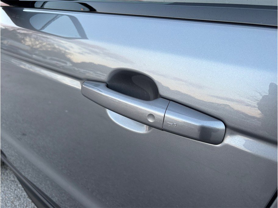 Used 2020 Land Rover Range Rover Sport SE image 16