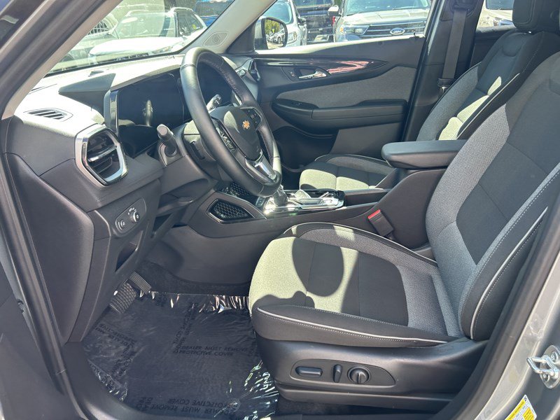 Used 2025 Chevrolet TrailBlazer LT w/ Convenience Package AWD/4WD image 10