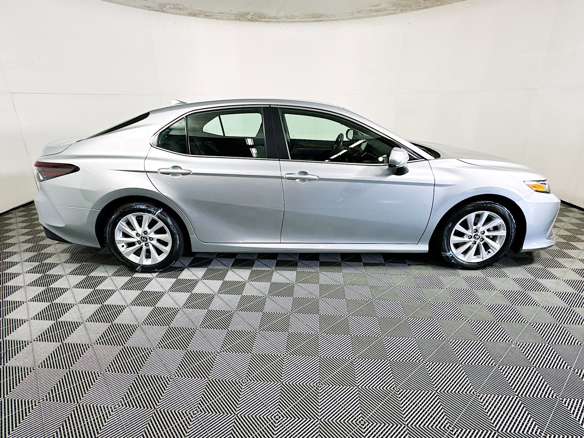 Used 2023 Toyota Camry LE FWD image 2