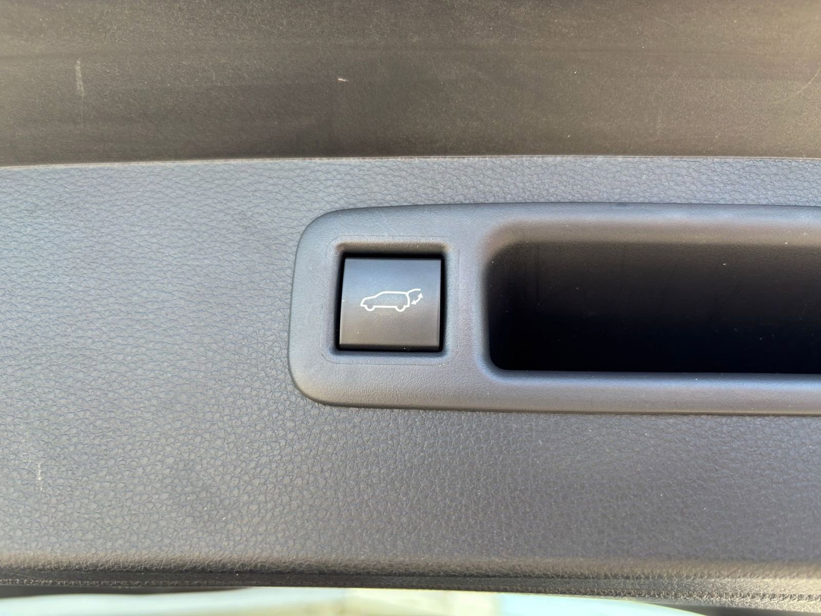 Used 2025 Toyota Highlander LE FWD image 23