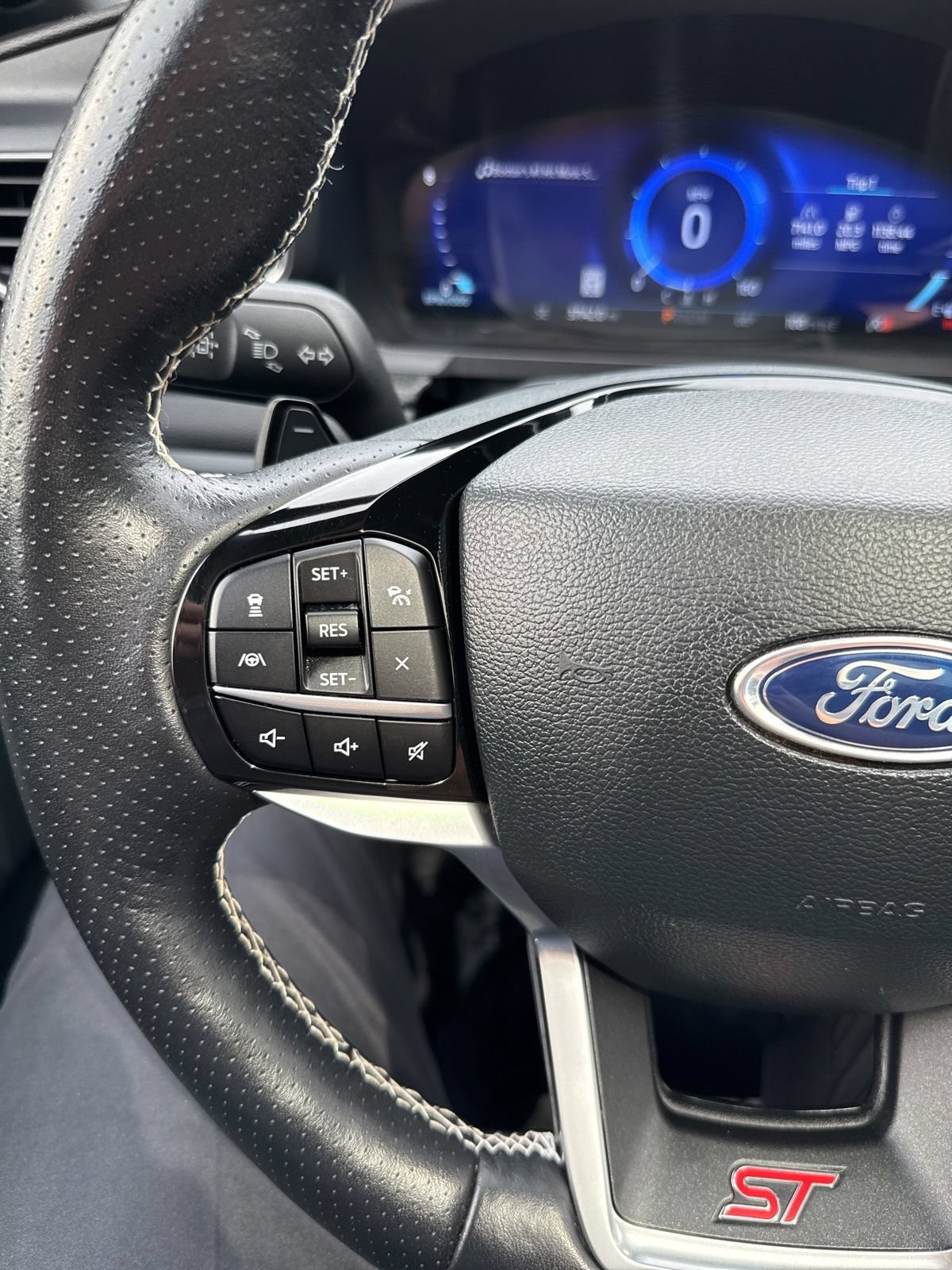 Used 2023 Ford Explorer ST w/ Equipment Group 401A AWD/4WD image 17