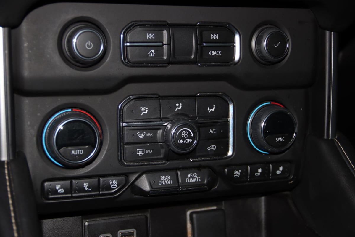 Used 2023 Chevrolet Suburban Premier AWD/4WD image 49