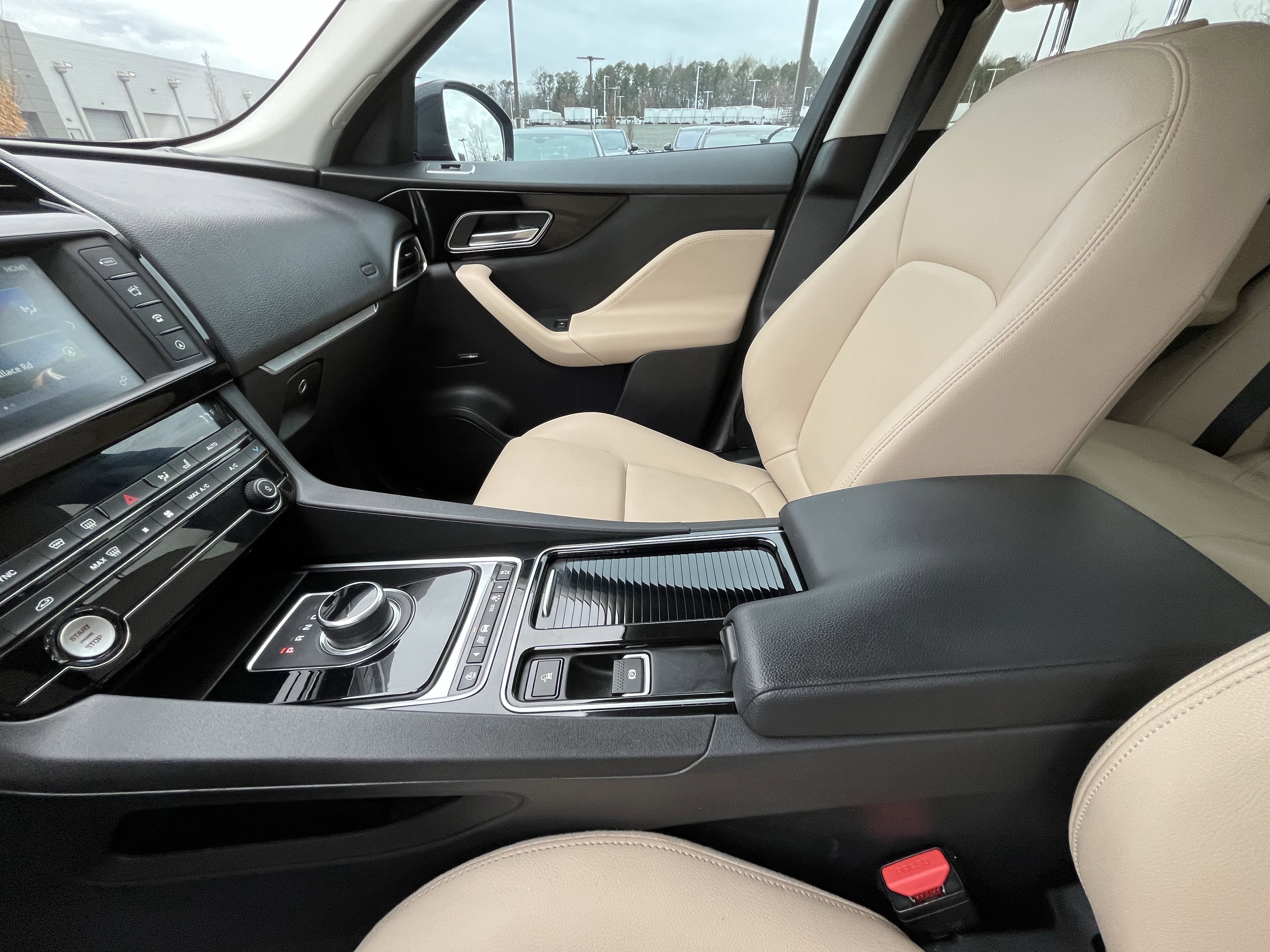 Used 2018 Jaguar F-PACE Premium image 27