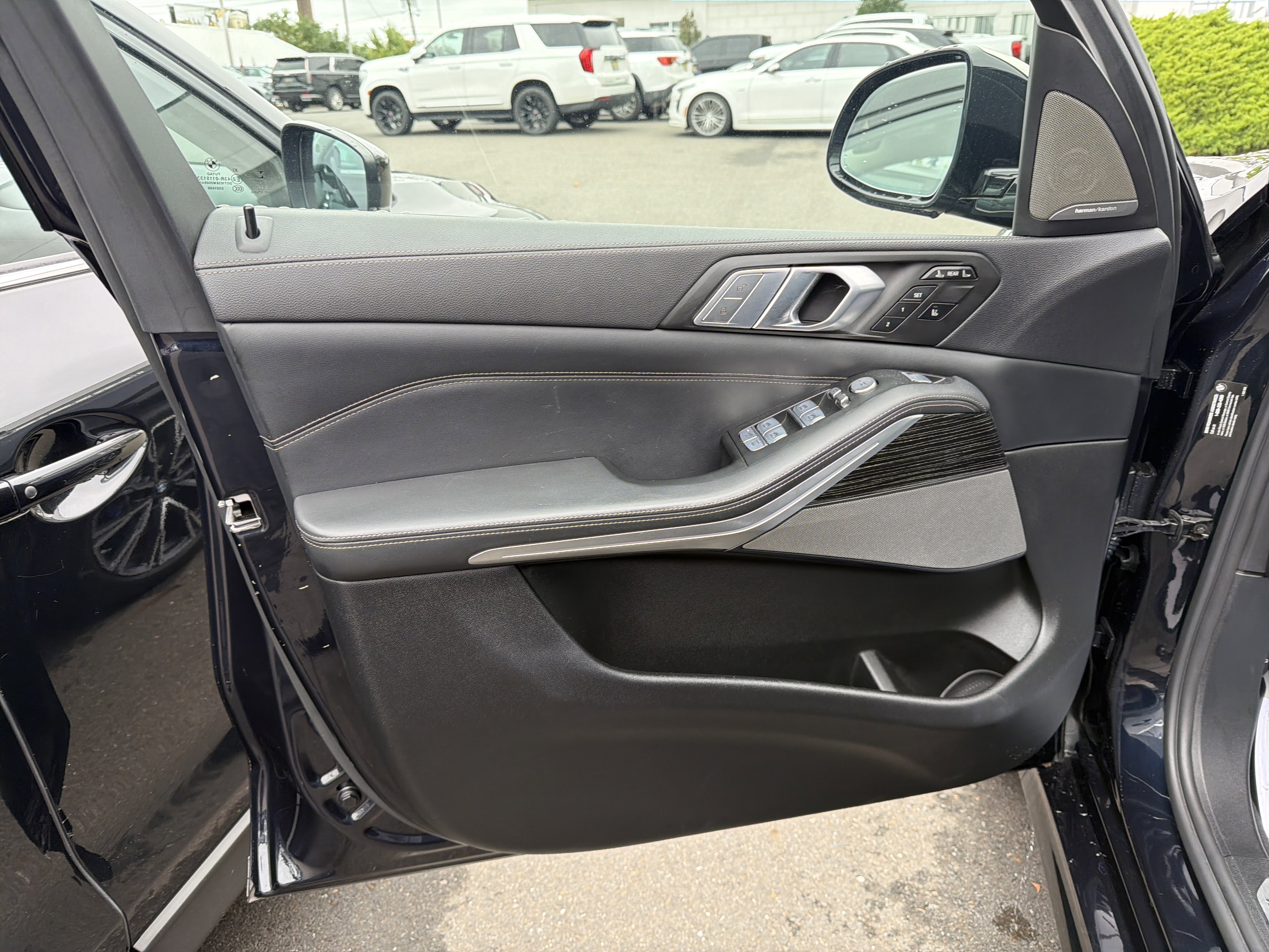 Used 2022 BMW X7 M50i w/ Cold Weather Package image 7