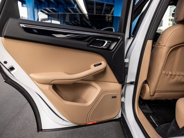 Certified 2025 Porsche Macan S image 39