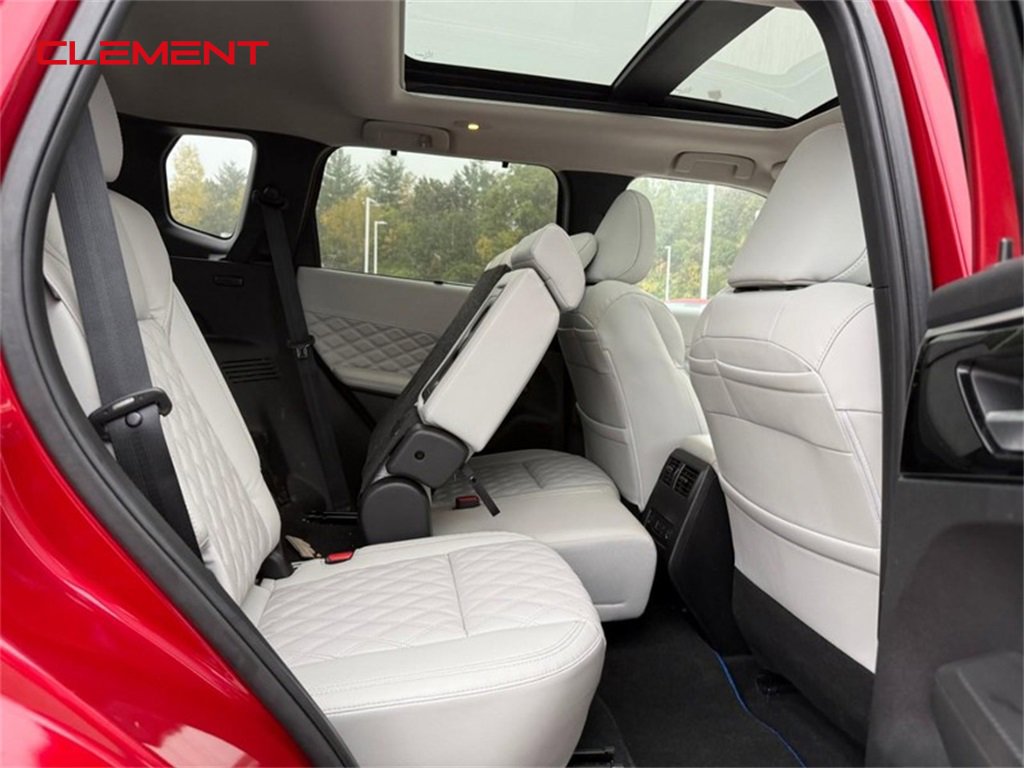 Used 2024 Mitsubishi Outlander SEL image 14