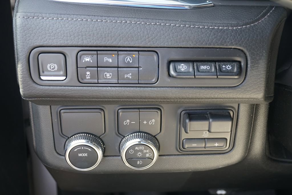 Used 2023 GMC Yukon XL Denali w/ Advanced Technology Package image 32