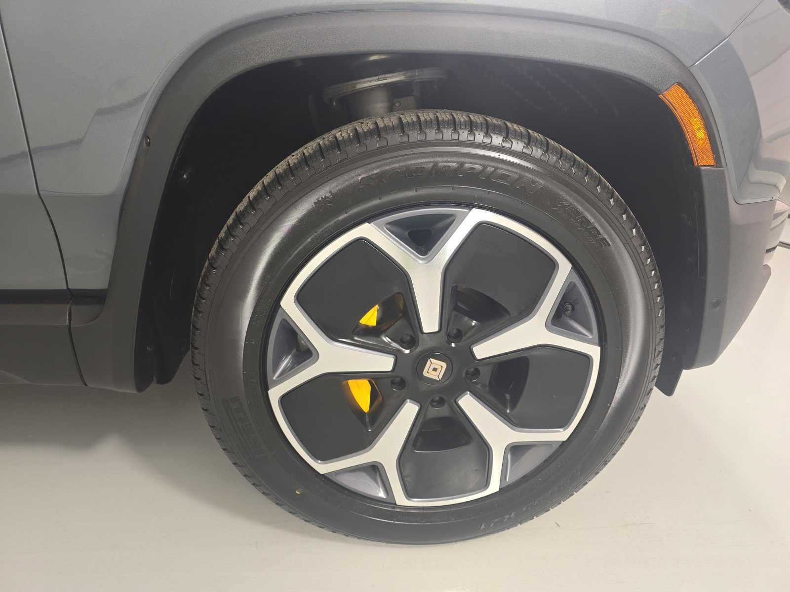 Used 2024 Rivian R1S Adventure AWD/4WD image 11