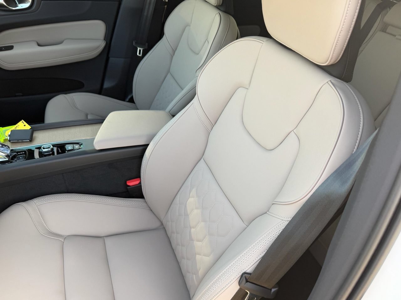 New 2026 Volvo XC60 T8 Plus w/ Climate Package AWD/4WD image 19